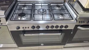 غاز لجيرمانيا ايطالي 90 سم استانلس ستيل مع شعله مع شوايه بالفرن مستعمل بحاله ممتازه ومكفول