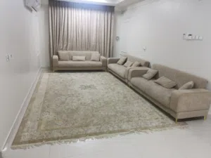3 قطع كنب يتسع ل 9 اشخاص مع سجاد ايراني مقاس 3*5