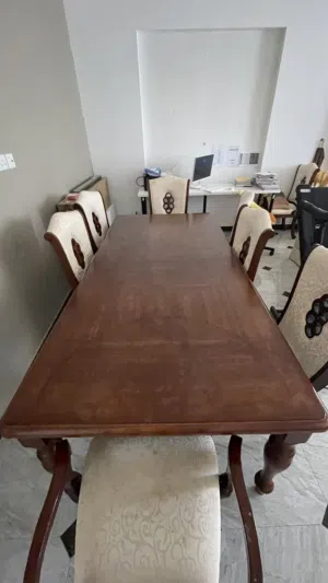 طاولة طعام مع 6 كراسي