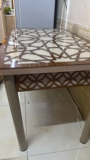 العنوان: ميز طعام تركي (نقش ليزر زجاج) نظيف جداً