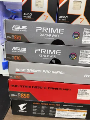 السلام عليكم معالجات وبوردات رايزن للبيع 9850x3d new box 450 دينار 9800x3d new 350 دينار  7800x3d