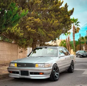 تويوتا كريسيدا 1990 لون سلفر ماتور 1jz vvti بحالة ممتازة