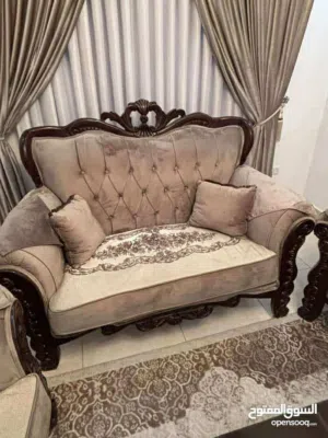 للبيع طقم كنب 7 مقاعد تفصيل دمياطي مصري وطاوله سفرة 8 مقاعد