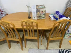 طاولة طعام مع 5 كراسي