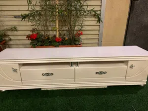 طاولات مكتبيه مودرن نظيفه جدا للبيع