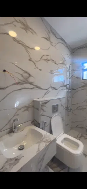 300 m2 More than 6 bedrooms Townhouse for Sale in Zarqa Shomer