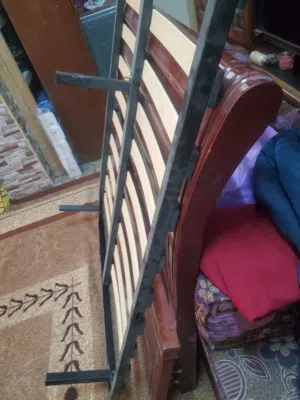 سرير 120×200 بحال الجديد للبيع بسعر  مغري جدا.