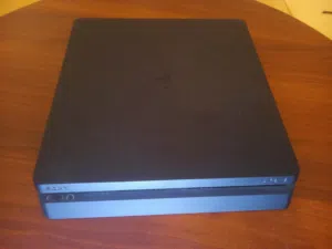PS4 : بلايستيشن 4 سلم