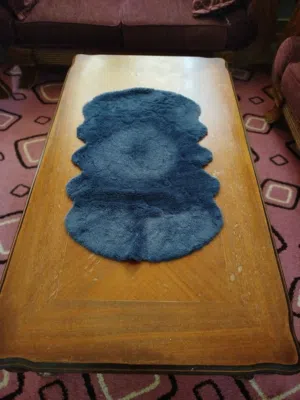 طقم كنب وسجادة وطاولة وسط