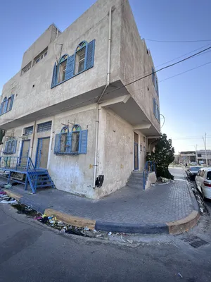 3 Floors . 115 m2 . Landlord0