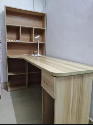 - مكتب دراسية