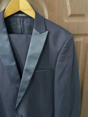 Elegant Brand Suit Size 52 Worn Once Made in Turkey بدلة كاملة ماركة اليغانت التركية مستعملة مرة فقط