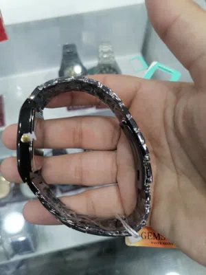 ساعة للبيع