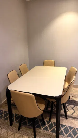 طاولة طعام 6 اشخاض
