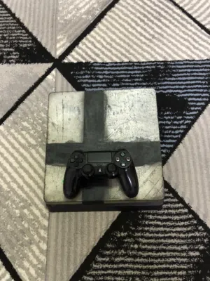 Ps4 with one controller in excellent condition