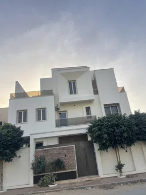 فيلا تلاتة طوابق في بن غرسة