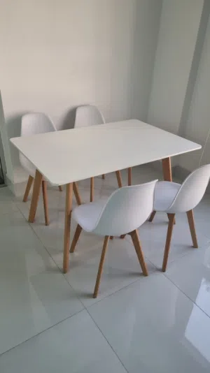 طاولة طعام من هوم سنتر