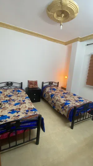 شقة مقابل بوابة الآثار جامعة اليرموك للبيع