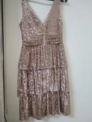 فستان سهره جميل ب الون الذهبي ب سعر مميز