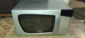ميكرويف نوع سونا حجم لتر يعمل بشكل ممتاز جدا ونظيف من الداخل والخارج شبه جديد واستخدامه بسيط
