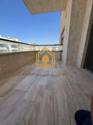 شقة * مع روف منفصل * 4نوم * ترس واسع * موقع مميز * دير غبار
