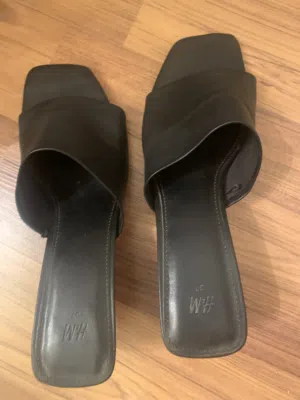 بيع شبشب من H&M