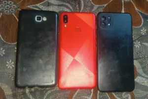 ثلاث اجهزه للبيع الاول oppo واثنين Samsung بحالة جيده جداً للبيع او للبدل شغالات بدون مشاكل