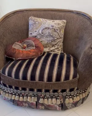 طقم كنب مع مقعدين