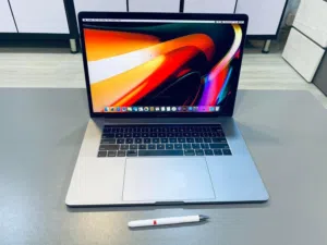 macbook pro core i7+ ram 16+hard 512ssd    مع برامج الاوفيس الاصلية4GB graphics card