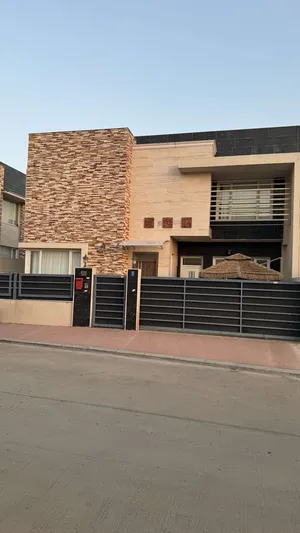 300 m2 4 Bedrooms Villa for Sale in Erbil Other