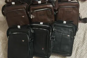 حقائب ومحافظ للبيع شروة بسعر حرق أقل من سعر التكلفة