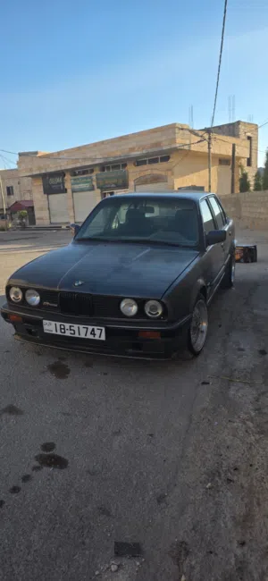 : BMW E30 موديل 1989 للبيع – فحص خالي قص قلبان وسعر غير قابل للتفاوض.