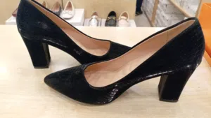 مقاس 37  لون أسود