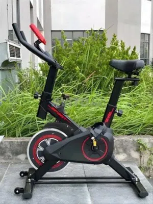 دراجة رياضية منزلية  vélo spinning  المواصفات: نوع: دراجة تمارين ثابتة قرص: مغناطيسي أقصى وزن: 120 ك