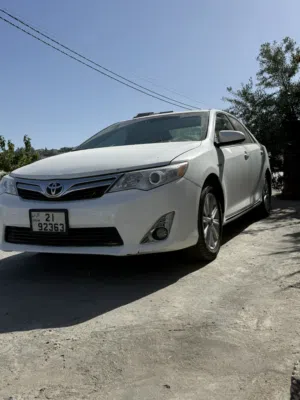 Toyota Camry Hybrid XLE 2012