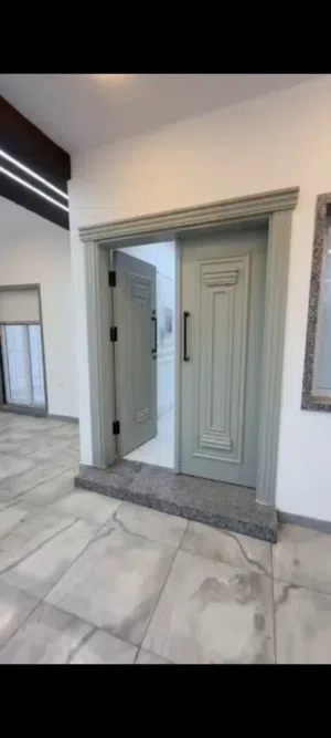 * فيلا خليجي دورين للبيع* *طريق المشتل قرب مرمرة مول * *أرض 230م2 مسقوف 350م2