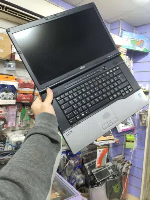 لاب توب فوجيستو Fujitsu استيراد الخارج فرز اول بشاحن الأصلي بتاعه باكبل الكهرباء بنسخه الويندوز....