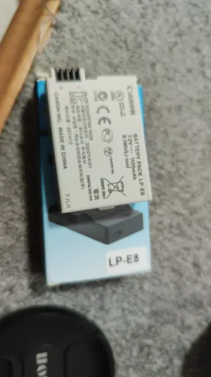 للبيع كاميرا Canon EOS 3i جديدة بالكامل، تأتي مع عدستين احترافيتين. الحالة: جديدة الملحقات: العدستين