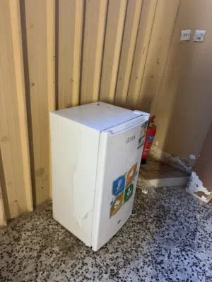ثلاجه شبه جديده