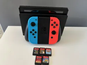 Nintendo Switch / نينتندو سويتش مع ألعاب وملحقات