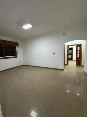 شقة للايجار عالطريق الرئيسي موقع ممتاز