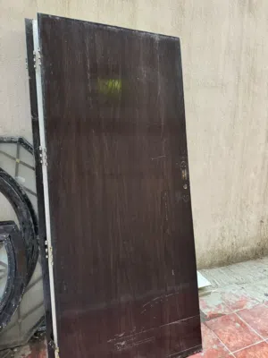 أبواب خشب وحديد للبيع