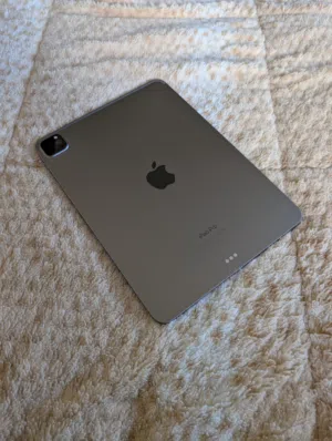 iPad Pro 11" M2 128GB بطارية 100 شبه جديد