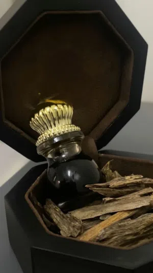 للبيع عود هندي قديم معتق