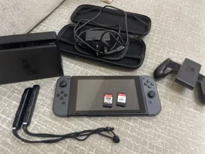 بيع سريع Nintendo Switch بحالة ممتازة جداً ونظيف، استخدام خفيف بدون مشاكل