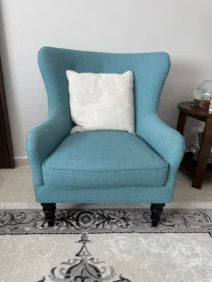 عدد 2 كرسي و عدد 1 كنب ( 2 armchairs & 1 sofa)