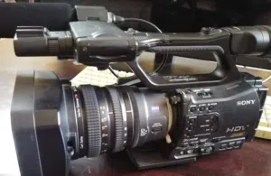 كاميرا سوني احترافية HDV Z7 لتصوير الفيديو بصيغة HD 1440*1080 مع كامل ملحقاتها حالتهم ممتازة جداً