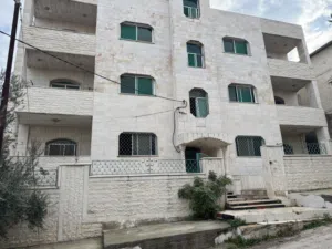 شقق للبيع حنينا بالقرب من مدرسة مصطفى وهبي التل