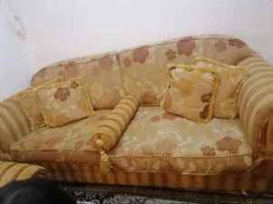 طقم كنب بحالة جيدة