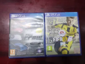ألعاب بلايستيشن 4 للبيع اسم الالعاب  (FIFA 17 + The Crew)